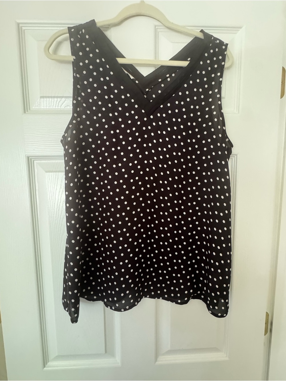Maurices Sleeveless Black Polka Dot V-Neck Women's Top sz Large